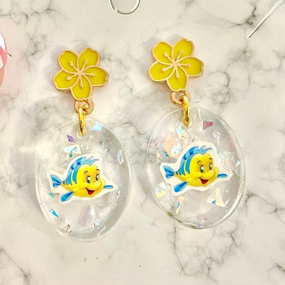 Flounder Acrylic Earrings - Picture 1 of 4